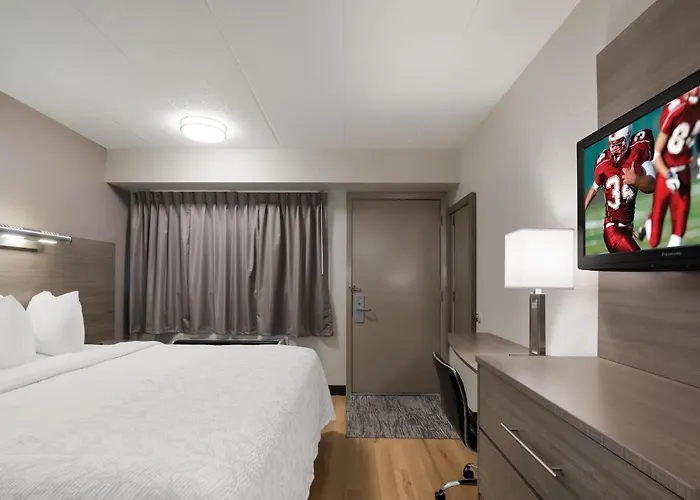 Red Roof Plus+ Chicago - Hotel 3*