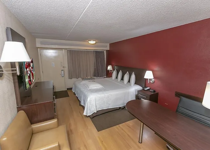 Red Roof Plus+ Chicago - Hotel 3*