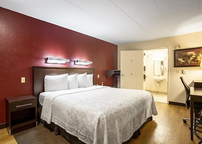 Red Roof Plus+ Chicago - Hotel