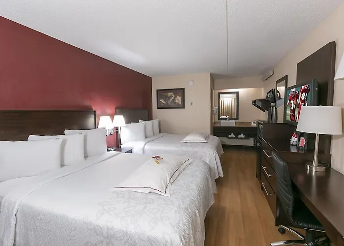 Red Roof Plus+ Chicago - Hotel 3*