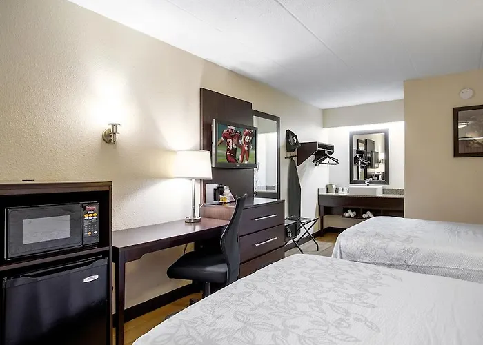 Red Roof Plus+ Chicago - Hotel Naperville