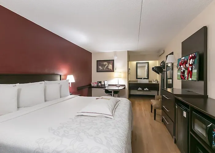 Red Roof Plus+ Chicago -