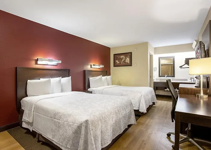 Hotel Red Roof Plus+ Chicago - 3*