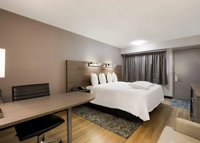 Hotel Red Roof Plus+ Chicago -