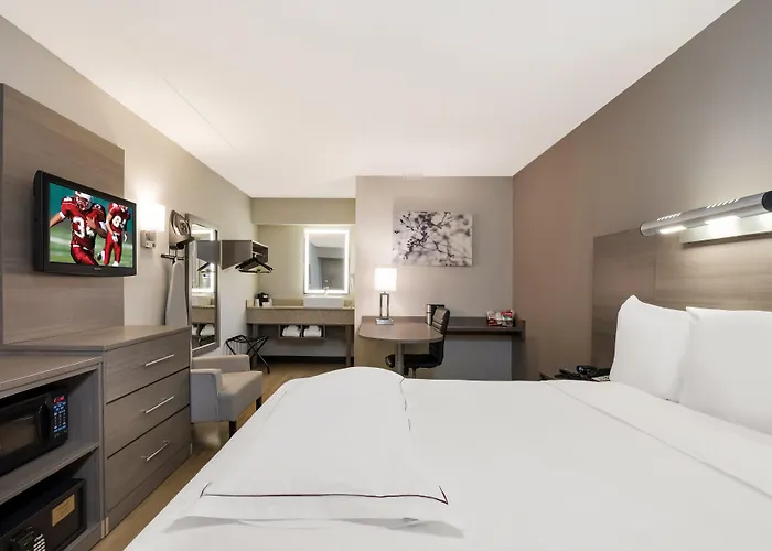Hotel Red Roof Plus+ Chicago - 3*