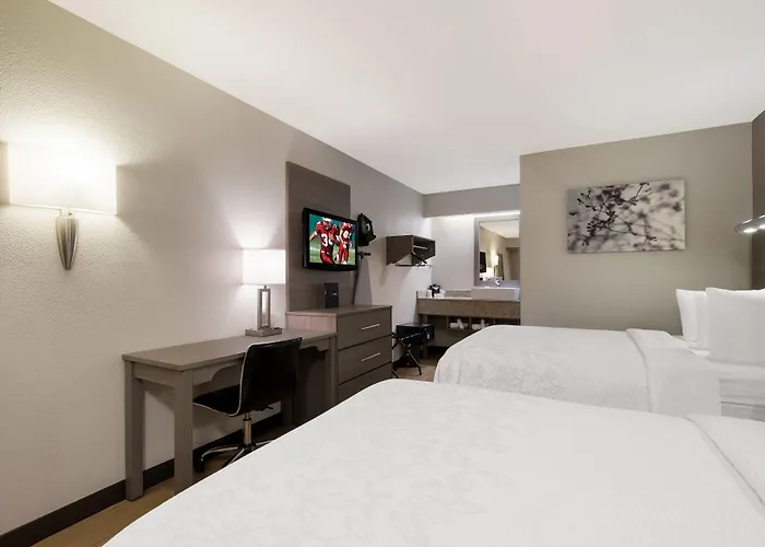 Red Roof Plus+ Chicago - Hotel Naperville