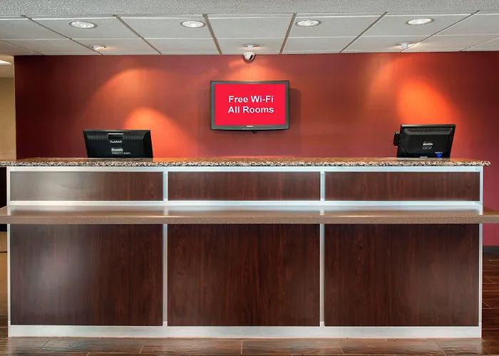 Red Roof Plus+ Chicago - Hotel Naperville