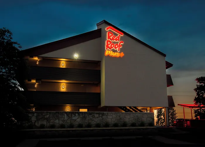 Hotel Red Roof Plus+ Chicago -