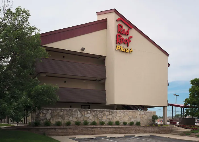 Hotel Red Roof Plus+ Chicago -