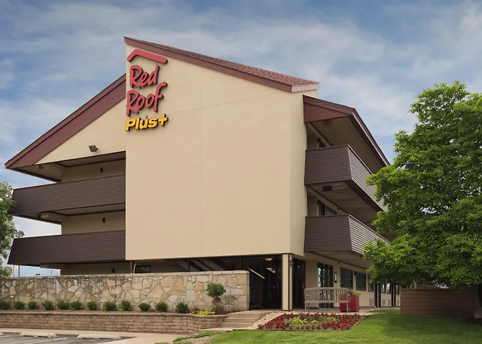 Hotel Red Roof Plus+ Chicago - 3*