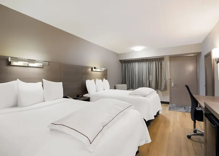 Red Roof Plus+ Chicago - Hotel 3*