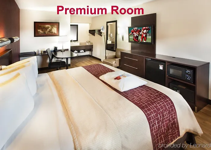 Hotel Red Roof Plus+ Chicago -