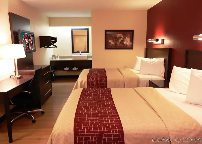 Hotel Red Roof Plus+ Chicago - Naperville