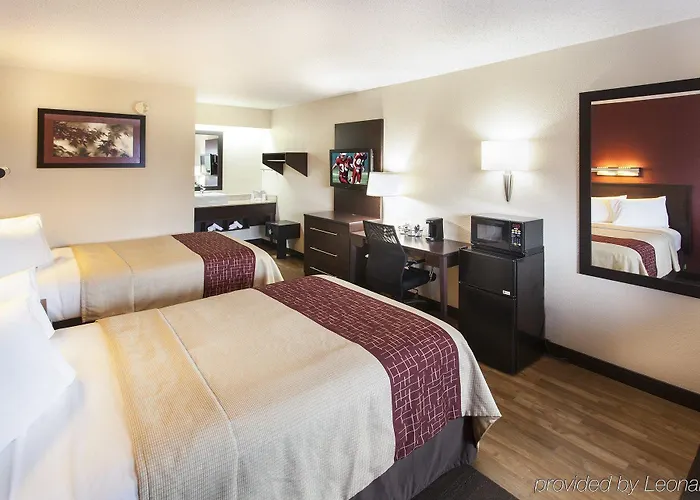 Hotel Red Roof Plus+ Chicago - Naperville