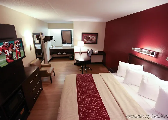 Red Roof Plus+ Chicago - Naperville