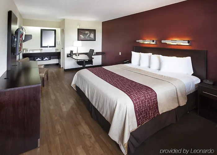 Red Roof Plus+ Chicago -