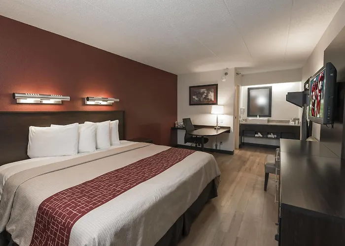 Hotel Red Roof Plus+ Chicago - Naperville