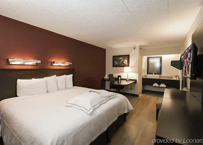 Red Roof Plus+ Chicago - Hotel 3*