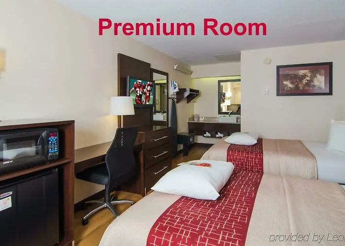 Hotel Red Roof Plus+ Chicago - Naperville