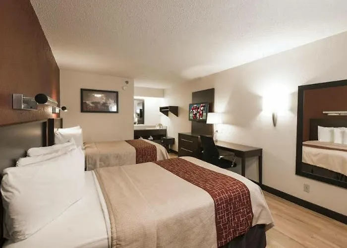 Hotel Red Roof Plus+ Chicago -