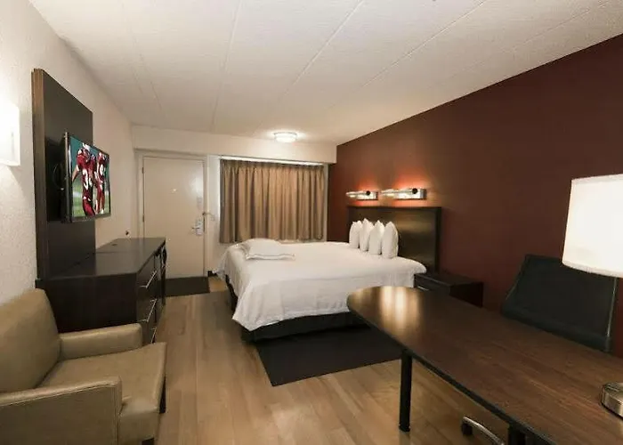 Hotel Red Roof Plus+ Chicago - Naperville